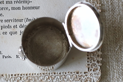 Notre Dame　ロザリオケース　フランス　アンティークストリュフ