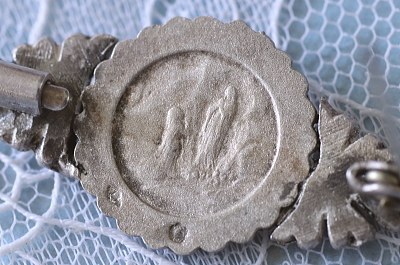 マリア様のシルバーマーカサイトブローチ　フランス　アンティークストリュフ