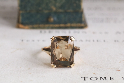 レクタングルスモーキークォーツリング　水晶　イギリス　アンティークストリュフ