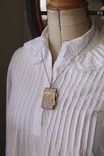 鈴蘭のカルネドバル　フランス　アンティークストリュフ