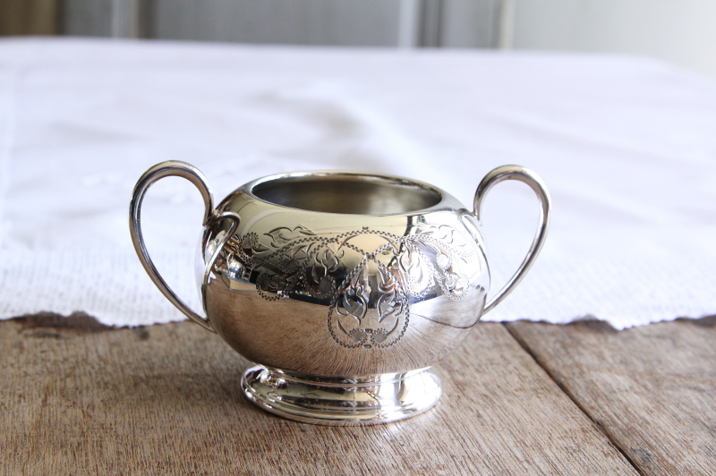 アンティークシルバーティーポット　ハンドエングレービング　イギリス 