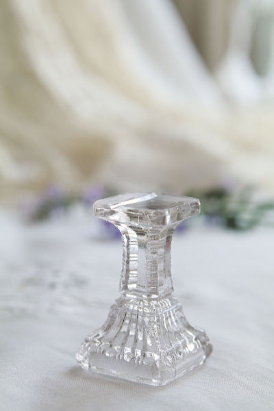 プレスガラスのアクセサリースタンド　フランス　アンティークストリュフ