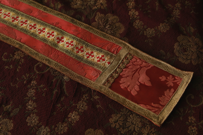 シルクダマスクとプチポワン　祭服の装飾　十字架　フランス　アンティークストリュフ