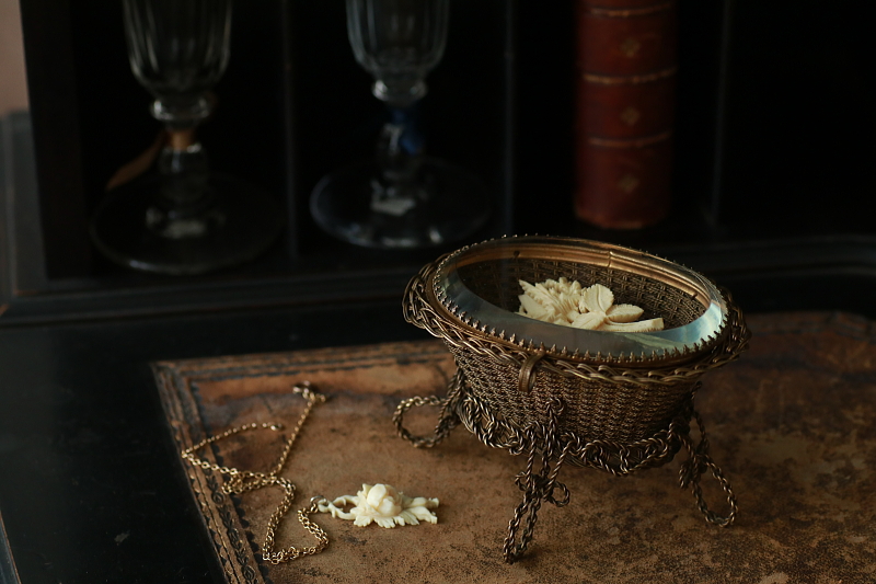 ワイヤーパニエのジュエリーボックス　アンティークジュエリー　ヴィンテージジュエリー　フランス　アンティークストリュフ 20250624