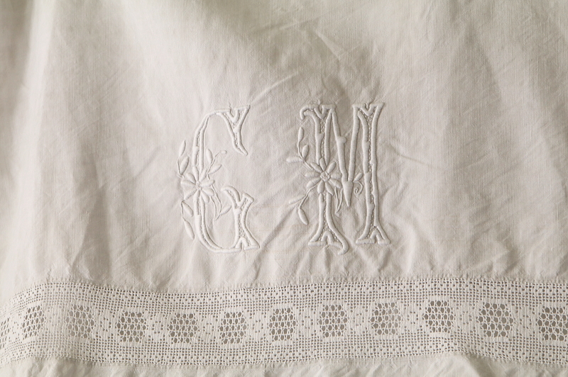 花文字刺繍とクロッシェのリネンシーツ　フランス　アンティークストリュフ