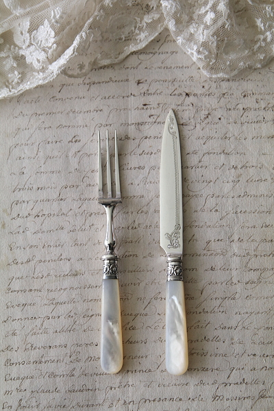 マザーオブパールハンドルデザートナイフ＆フォーク　イギリス　アンティークストリュフ