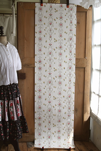 小薔薇のウォールペーパー　フランス　アンティークストリュフ 20250919