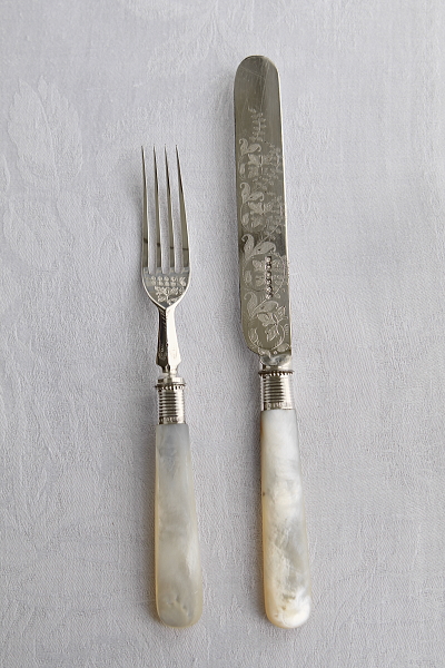 マザーオブパールハンドル　デザートナイフ&フォーク　ヴィクトリアン　イギリス アンティークストリュフ