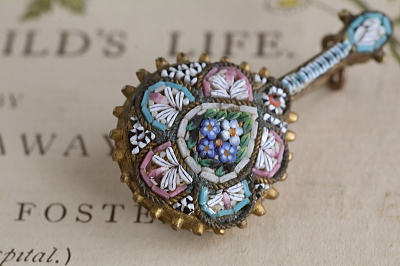 マイクロモザイク　マンドリンブローチ　イタリア　アンティークストリュフ