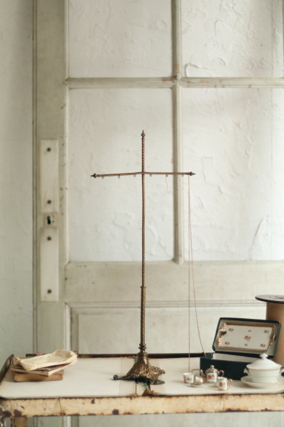 ブラスのフェイススクリーンスタンド　イギリス　ヴィクトリアン　アンティークストリュフ 20260127