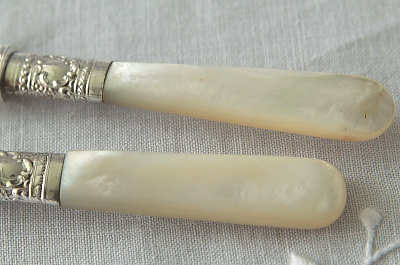 ハンドエングレーヴィングのデザートナイフ＆フォーク　イギリス　アンティークストリュフ