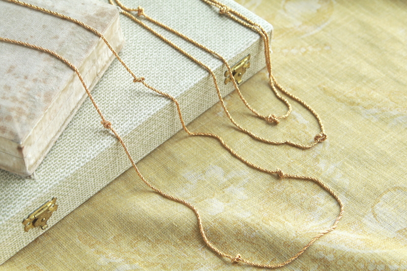 ゴールドトーンメタル　ロープチェーンネックレス　結び目　アンティークストリュフ