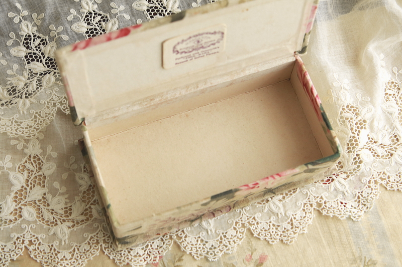 小さな薔薇のカルトナージュ　falcon works イギリス