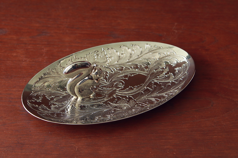 リスのヴィンテージトレイ　イギリス　アンティークストリュフ