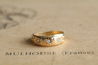 3ストーンダイヤモンドジプシーリング　三つ星　エンゲージリング　マリッジリング　イギリス アンティークストリュフ