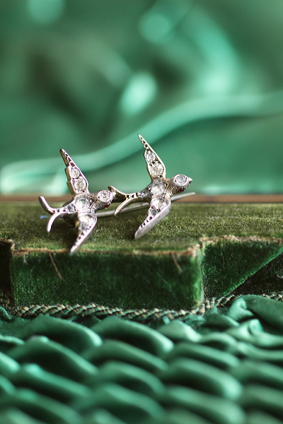 2羽のツバメペーストシルバーブローチ　アンティークジュエリー　ヴィンテージアクセサリー　イギリス　アンティークストリュフ 20251211