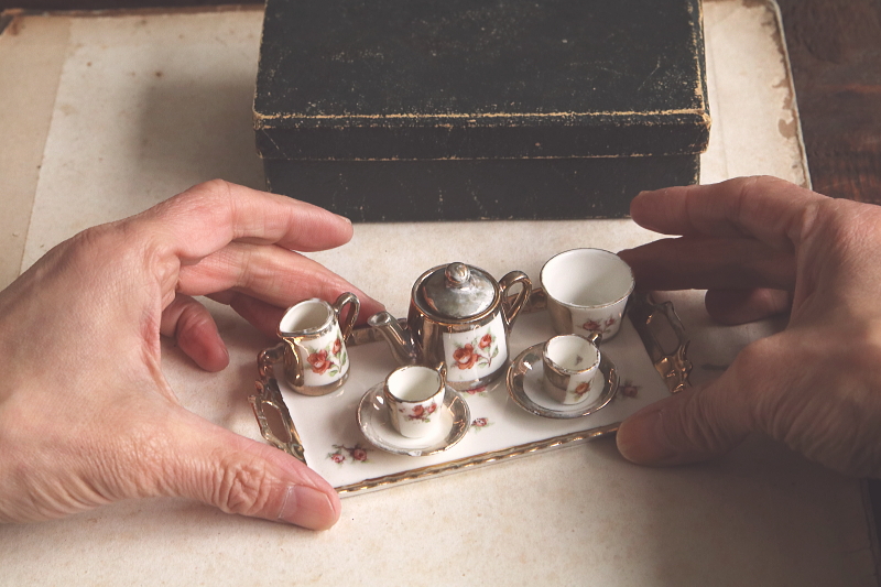 薔薇のミニチュアティーセット　ドイツ　アンティークストリュフ