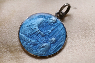 カラーエナメルのメダイ　スペイン　アンティークストリュフ