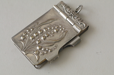 鈴蘭のカルネドバル　フランス　アンティークストリュフ