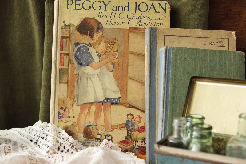 アンティークブック　児童書 peggyandjoan appleton cradoc イギリス　アップルトン