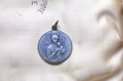 カラーエナメルのメダイ　スペイン　アンティークストリュフ