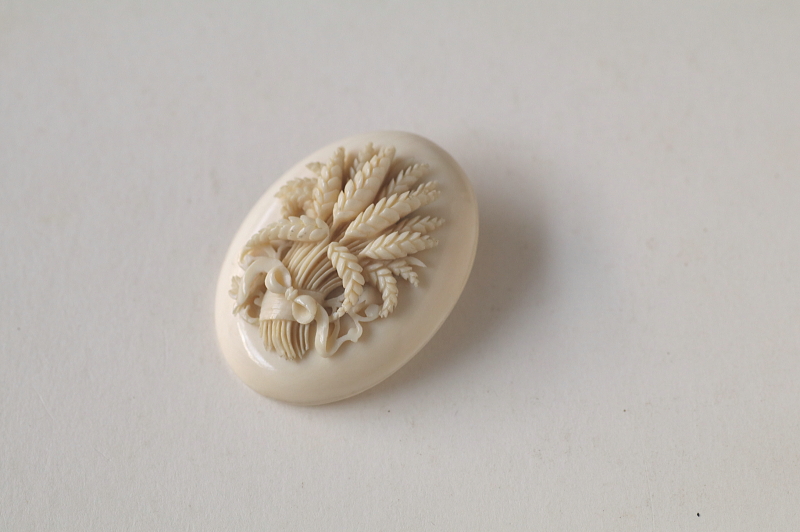 麦穂のブーケ　アイボリーブローチ　ヴィクトリアン　イギリス　アンティークストリュフ