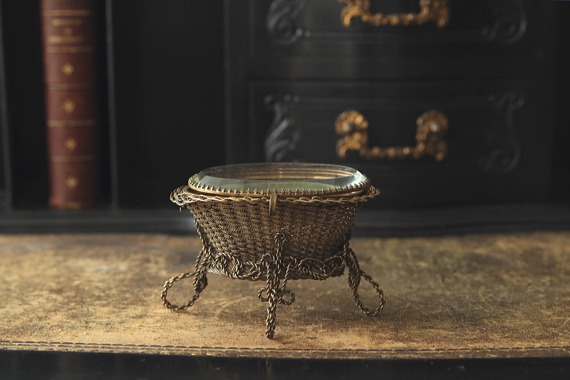 ワイヤーパニエのジュエリーボックス　アンティークジュエリー　ヴィンテーアクセサリー　フランス　アンティークストリュフ