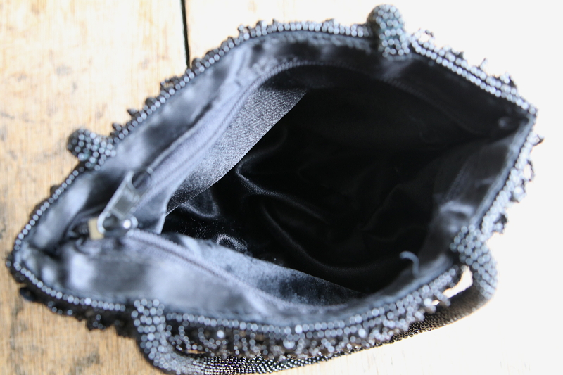 ヴィンテージビーズバッグ　黒ガラス　イギリス　アンティークストリュフ