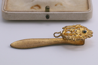 アールヌーボーの花シャトレーンフック　フランス　アンティークストリュフ