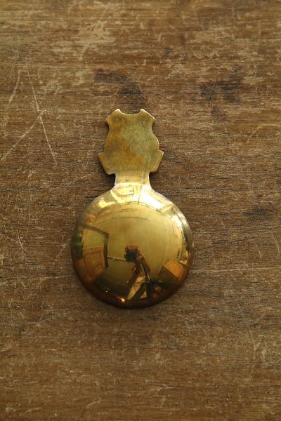 スーベニールブラスティーキャディースプーン　メイソンリー　イギリス　アンティークストリュフ