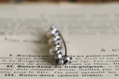 パールとマーカサイトのバーブローチ　ヨーロッパ アンティークストリュフ