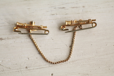 ホルンのカラーピンブローチ アンティークストリュフ 20251127