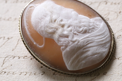 イエス様のシェルカメオブローチ　イタリア　 アンティークストリュフ