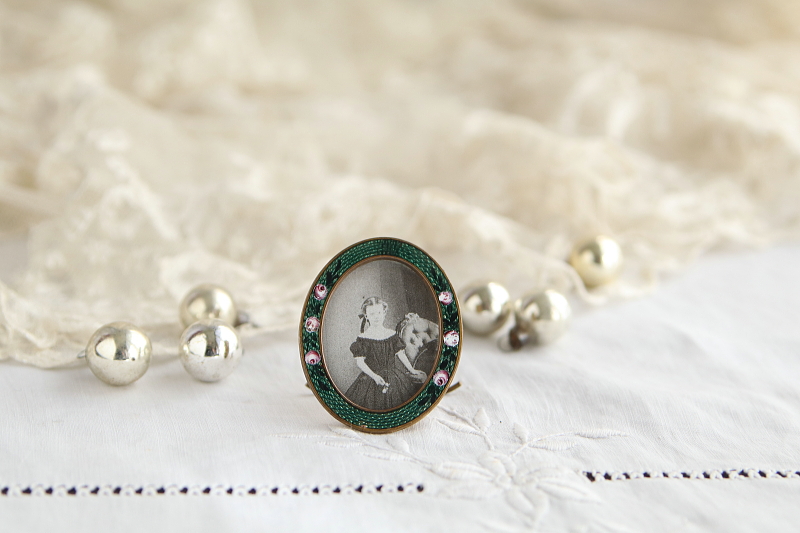 薔薇のエナメルフレーム　ミニフォトスタンド　ヨーロッパ アンティークストリュフ 20251223