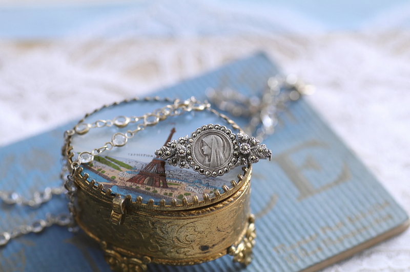 マリア様のシルバーマーカサイトブローチ　フランス　アンティークストリュフ