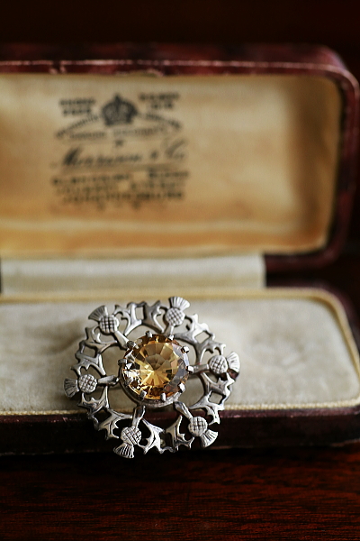 シトリンのシルバーシッスルブローチ　スコットランド　アンティークストリュフ