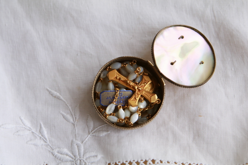 アヴェ・マリアのモノグラムロザリオケース　マザーオブパール　フランス　アンティークストリュフ