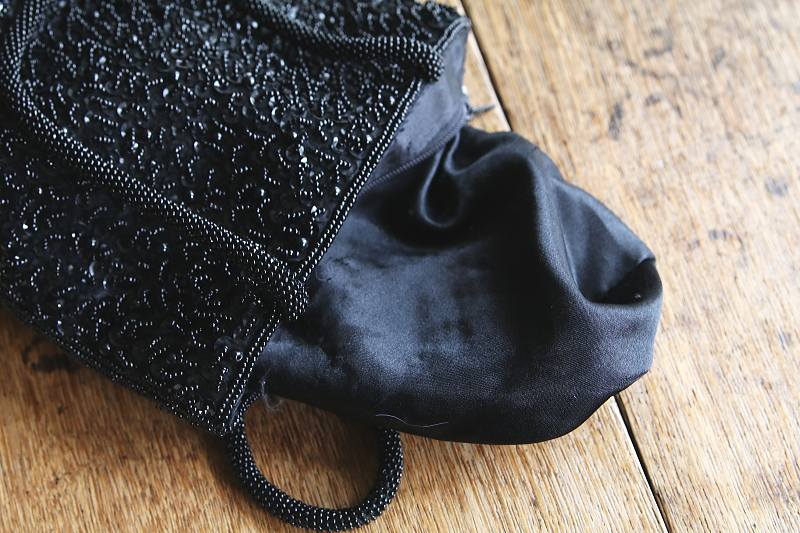 ヴィンテージビーズバッグ　黒ガラス　イギリス　アンティークストリュフ