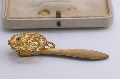 アールヌーボーの花シャトレーンフック　フランス　アンティークストリュフ