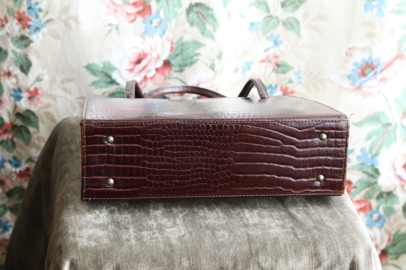 バーガンディレザーのハンドバッグ　イギリス　アンティークストリュフ