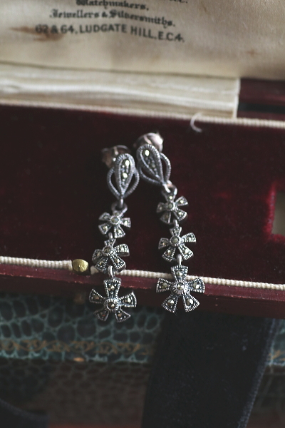 マーカサイトの花シルバーピアス　ヨーロッパ　アンティークストリュフ