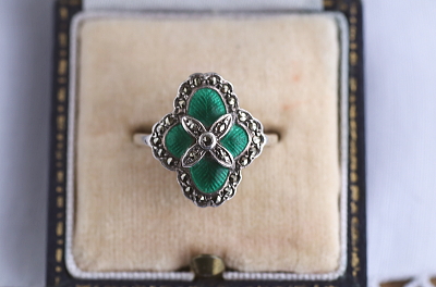 ギロッシュエナメル　マーカサイト　シルバーリング　四葉のクローバー　ヨーロッパ アンティークストリュフ