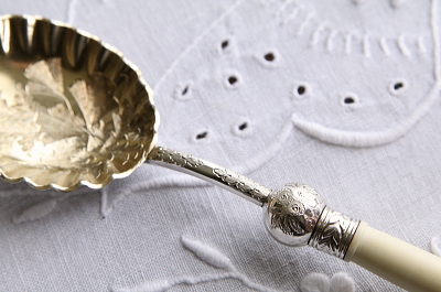 アイボリーハンドルのサービングスプーン　ヴィクトリアン　イギリス　アンティークストリュフ