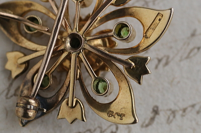 デマントイドガーネット　パール　フラワーペンダントブローチ　イギリス　アンティークストリュフ