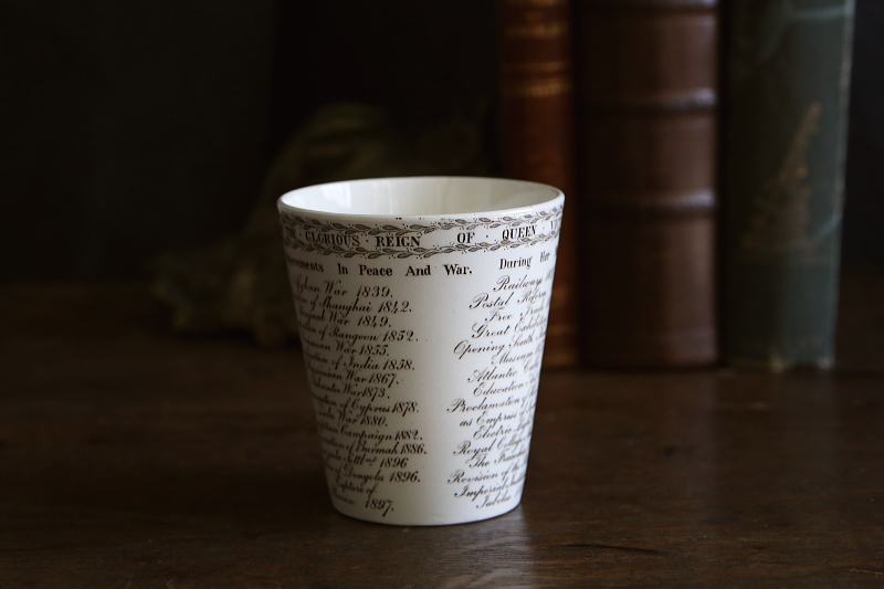 ヴィクトリア女王　ダイヤモンド・ジュビリービーカー　minton ミントン　イギリス　アンティークストリュフ