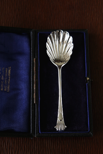 ヴィクトリアン　シェル型サービングスプーン　イギリス　アンティークストリュフ