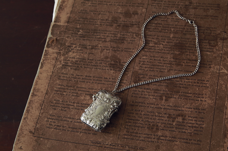 エングレーヴィングのヴェスタケース　ヴィクトリアン　イギリス　アンティークストリュフ