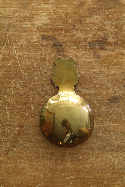 スーベニールブラスティーキャディースプーン　メイソンリー　イギリス　アンティークストリュフ