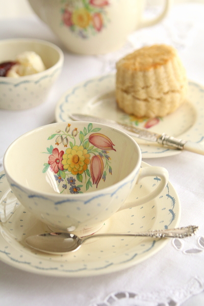 susie cooper スージークーパー　プランタン　ティーカップ　ティートリオ　イギリス　アンティークストリュフ 20260206