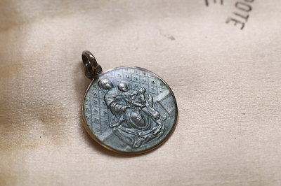 カラーエナメルのメダイ　スペイン　アンティークストリュフ